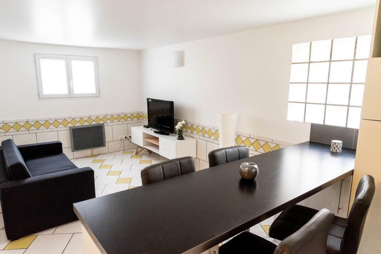 Charmant 2 Pieces Moderne Clichy-sous-Bois Exterior photo